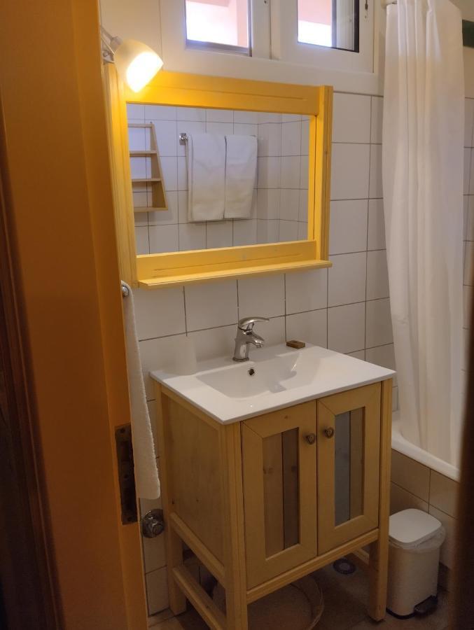 Eleonas Hotel Rovies Ngoại thất bức ảnh